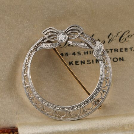 Platinum Wreath Brooch