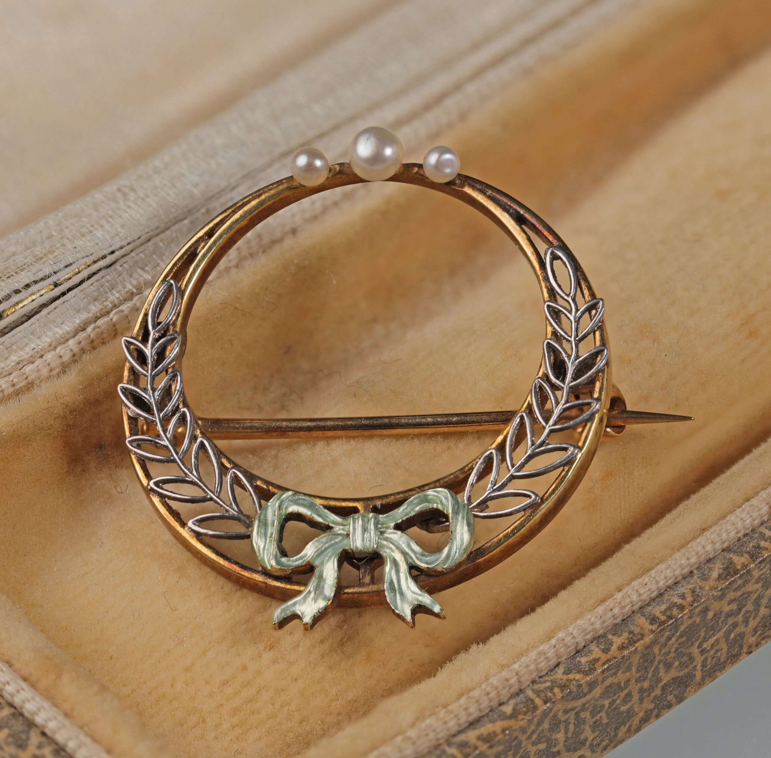 Filigree Wreath Brooch